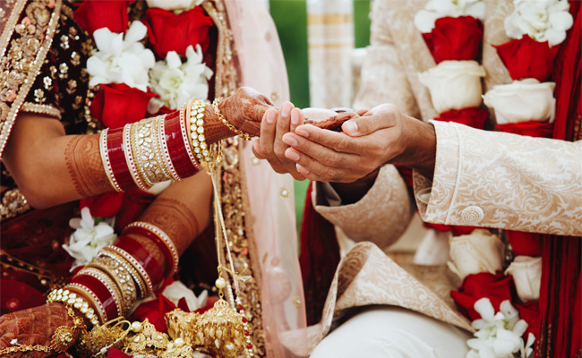 Bride calls off wedding over 'unsuitable saree', clash breaks out between families